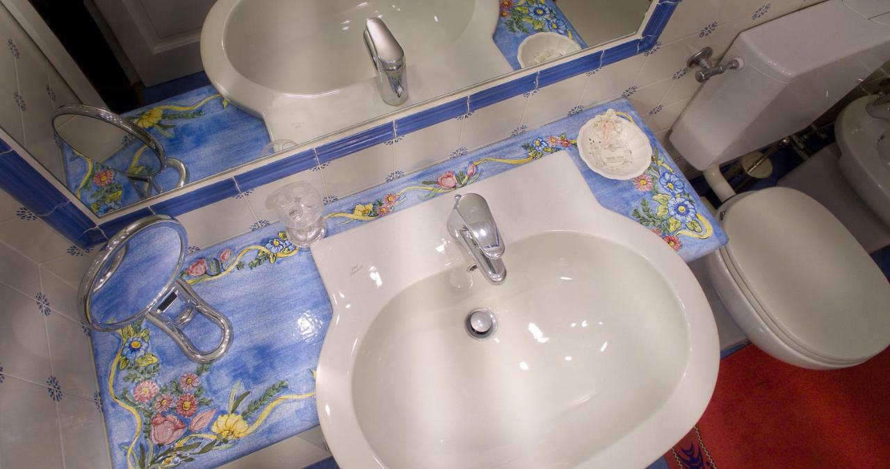 Elegante Monolocale Genova Apartment Bagian luar foto